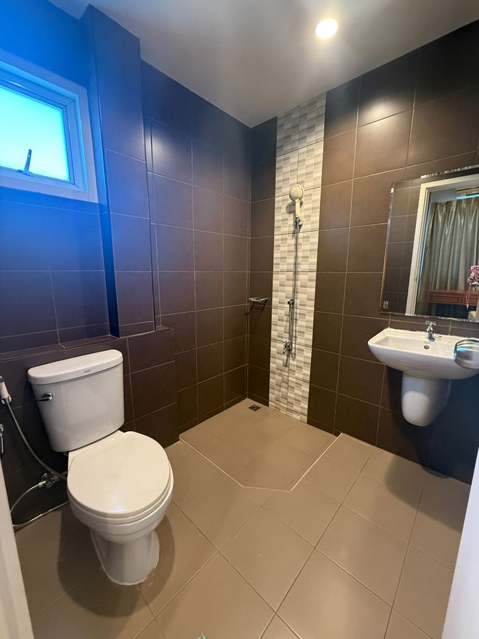 รูป ให้เช่าทาวน์โฮม 3 ชั้น 4 ห้องนอน ห้องน้ำในตัวทุกห้อง ตกแต่งหรู บรรยากาศหมู่บ้านเงียบสงบ - รูปที่ 14/27