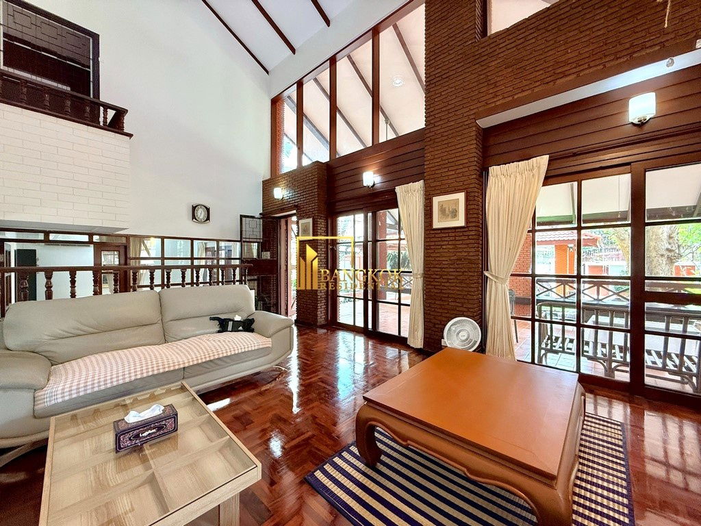 รูป Exceptional 4 Bedroom House in Vibrant Nana Area - BR28305SH - รูปที่ 1/45