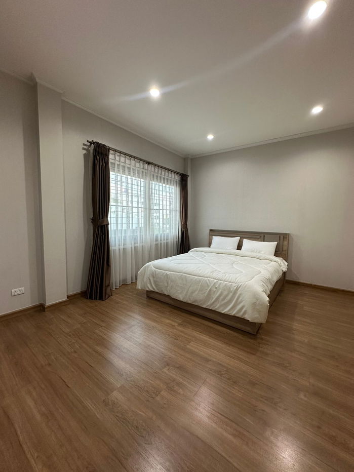 รูป 🔥 ให้เช่าบ้านแฝด 3 ชั้น หลังใหญ่ โครงการ SIRI HOUSE  ✨ ทำเลใจกลางเมือง เดินทางสะดวก เชื่อมต่อ รัชดา - ห้วยขวาง - รูปที่ 5/15