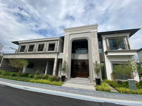 ให้เช่าบ้านเดี่ยว โครงการหรู Grand Bangkok Boulevard สุขุมวิท ศรีนครินทร์ บ้านตัวอย่าง 5 ห้องนอน