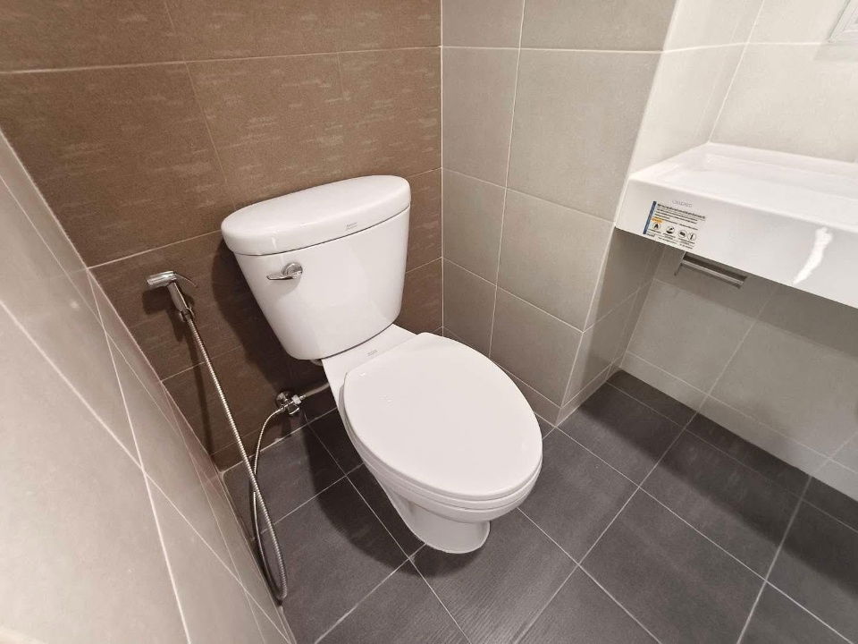 picture code : E175 Lumpini Park Phetkasem 98 - 7/15