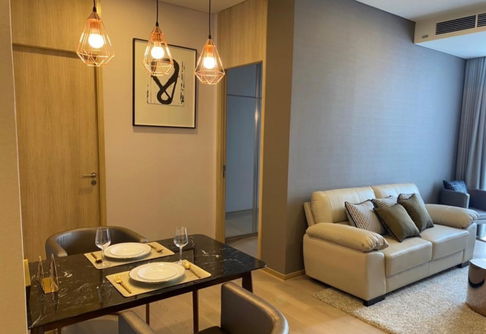 For rent: Siamese Exclusive Sukhumvit 42, large room, beautiful, ready to move in, near BTS Ekkamai. Interested? Add me on Line @841qqlnr