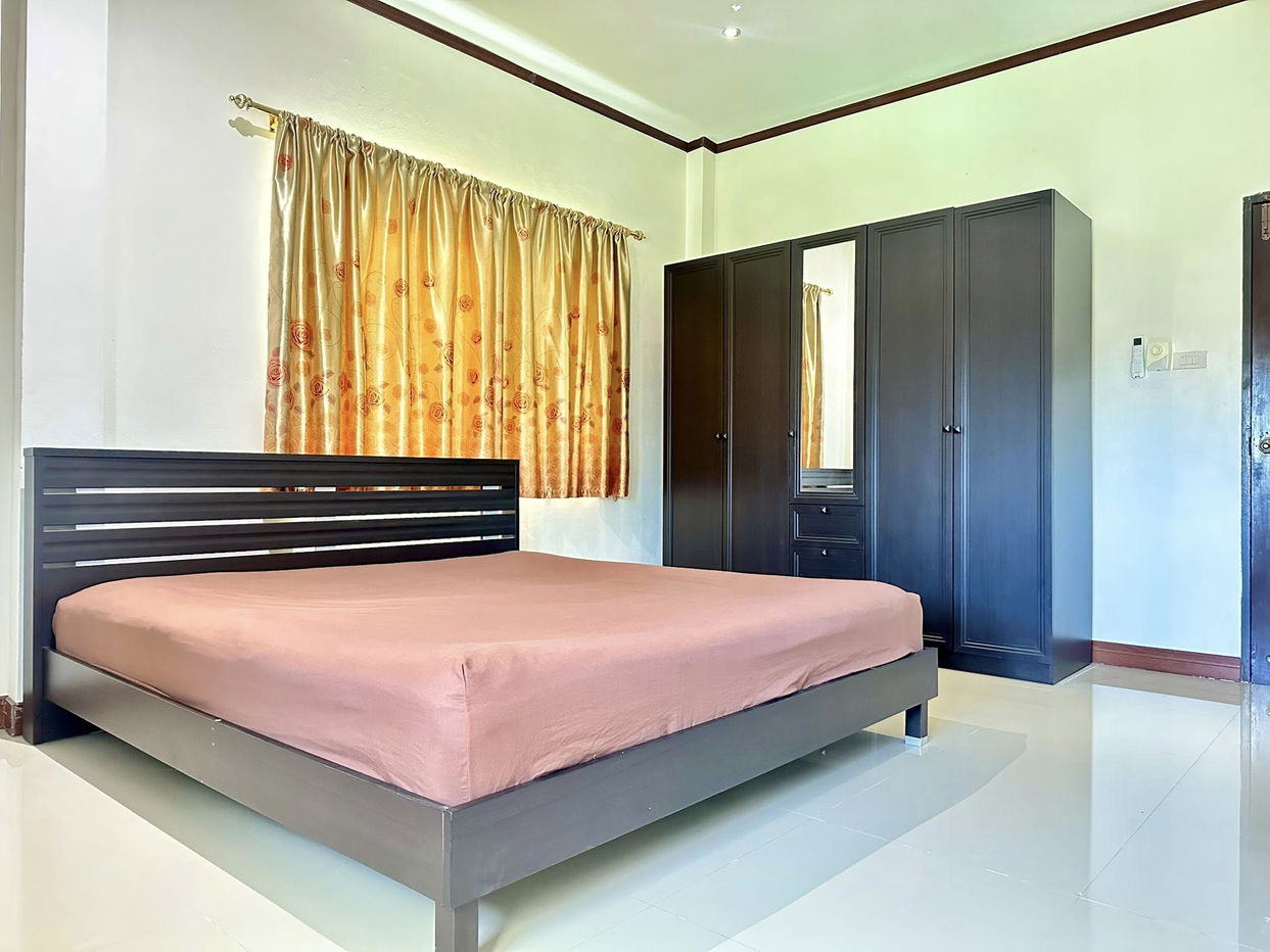 picture Cozy 2-Bedroom House for Rent in East Pattaya - 8/12