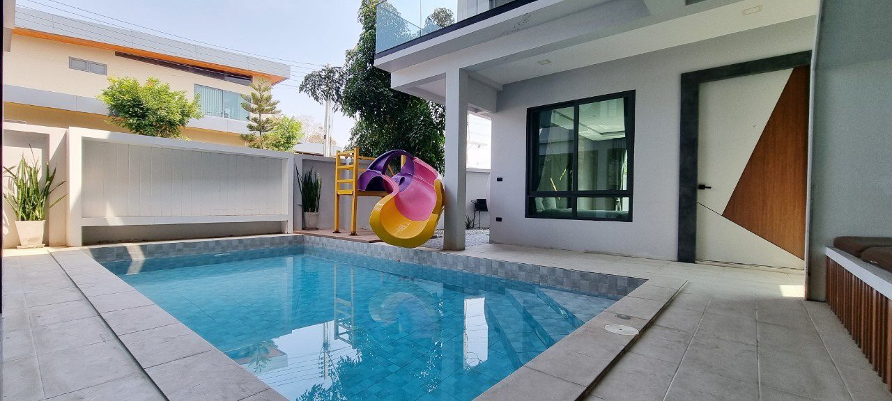 รูป Pool Villa in East Pattaya 4 Beds for Rent - รูปที่ 2/21