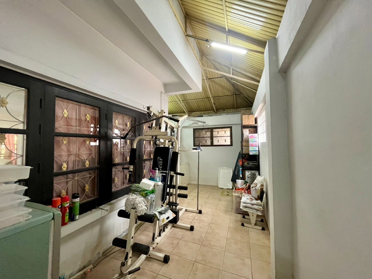 รูป ฟังก์ชั่นครบ พื้นที่ใช้สอยเพียบ!!! ขายบ้านเดี่ยว โครงการ หมู่บ้านชมเพลิน ซอยหมู่บ้านเศรษฐกิจ 46 ต่อเติมเยอะ รองรับครอบครัวใหญ่ | #TPI-2643 - รูปที่ 18/30