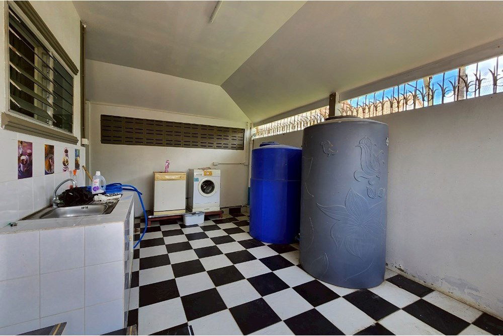 รูป [920611001-399] "บ้านเดี่ยวสัตหีบ ติดถนนสุขุมวิท พร้อมสระว่ายน้ำ" - รูปที่ 5/43