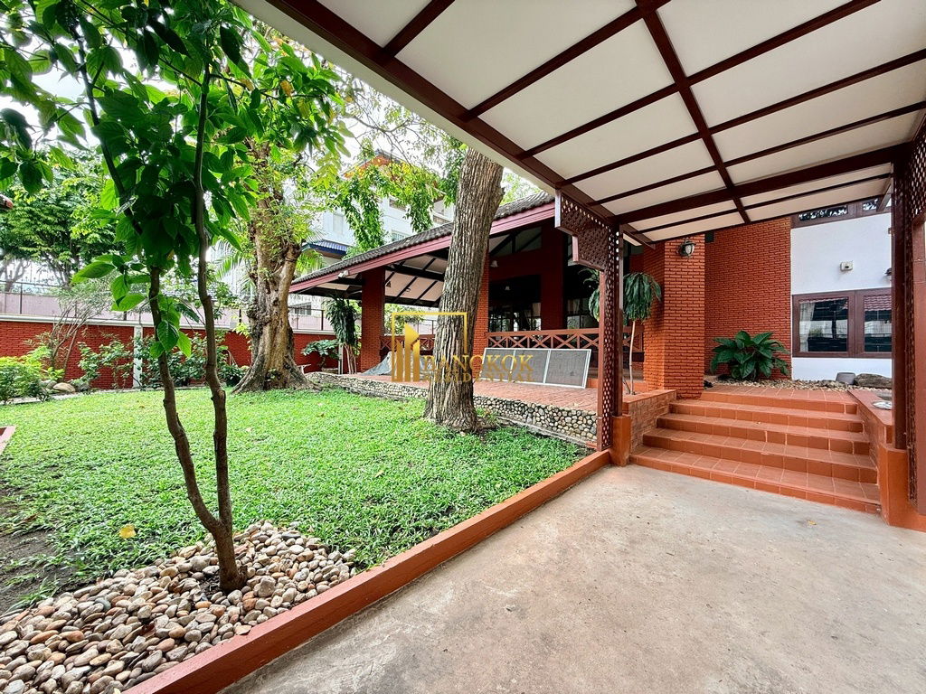 รูป Exceptional 4 Bedroom House in Vibrant Nana Area - BR28305SH - รูปที่ 3/45