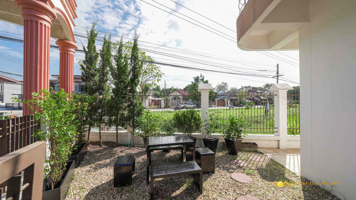 picture A two storey house for rent with 3 bedrooms,3 toilets and 1 kitchen. - 5/30