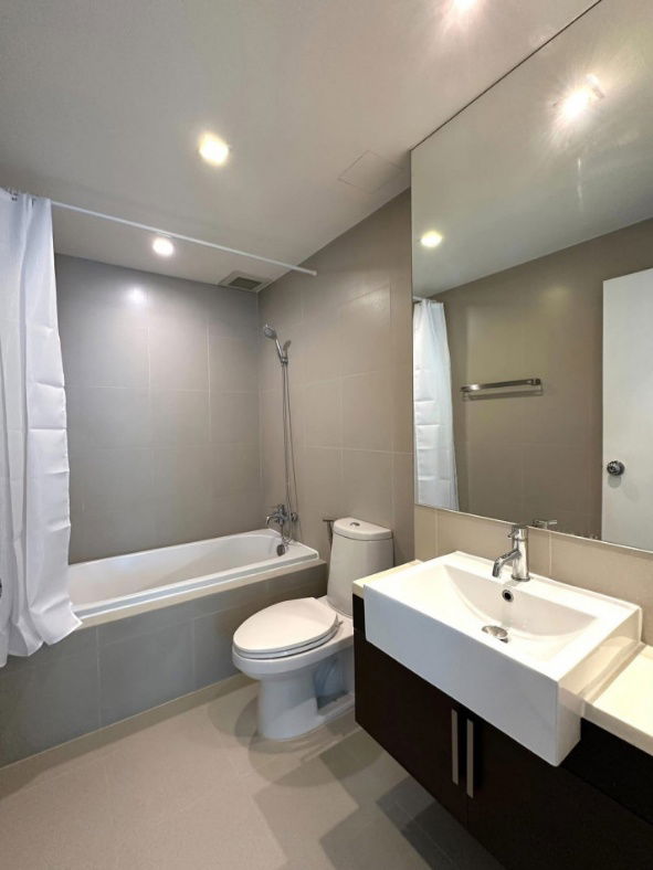 picture Condo for rent, nice, minimalist style room, Noble Remix Sukhumvit 36,good air, next to BTS Thonglor and Emporium mall,38 sq m, 16th floor - 6/10