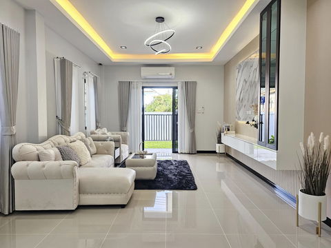Modern 3-Bedroom House for Sale – Huay Yai