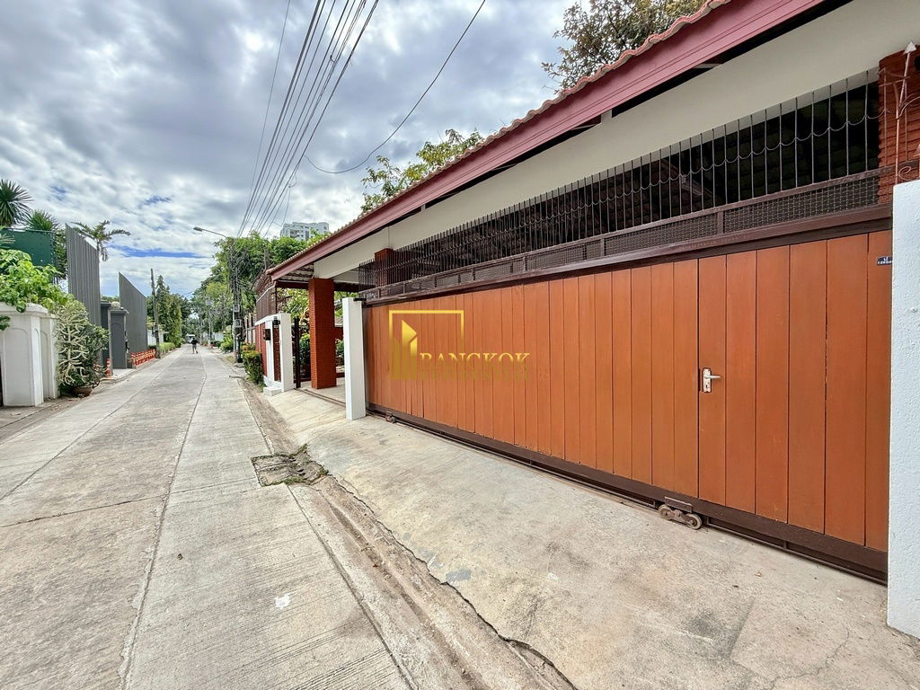 รูป Exceptional 4 Bedroom House in Vibrant Nana Area - BR28305SH - รูปที่ 2/45