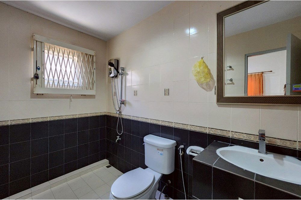 รูป [920611001-399] "บ้านเดี่ยวสัตหีบ ติดถนนสุขุมวิท พร้อมสระว่ายน้ำ" - รูปที่ 28/43