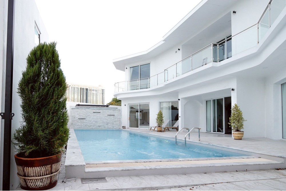 รูป [920611001-397] "The White House Pool Villa พัทยา!" - รูปที่ 1/20