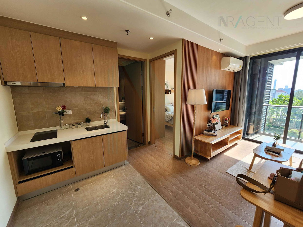 picture ðĐ For Sell Condo REGAL SATHON - NARADHIWAS Building 1, Floor 6,1 bed room, Room size 33 sqm - 2/8