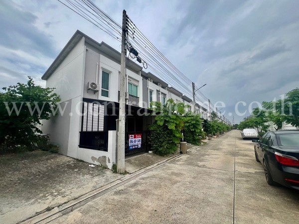 รูป ทาวน์โฮม ฟอร์เร่ ลำลูกกา คลอง 5 หลังมุม หน้าบ้านไม่ชนกับหลังอื่น - รูปที่ 2/16