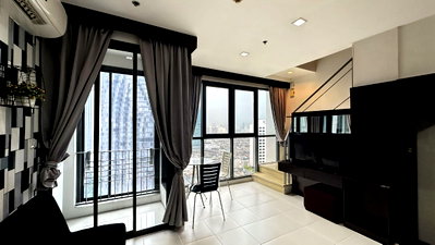 Condos for sale : Owner selling with tenant - IDEO MOBI RAMA9 - Duplex home office style, 2 floors, highest of the project. The view is open and comfortable to the eyes
