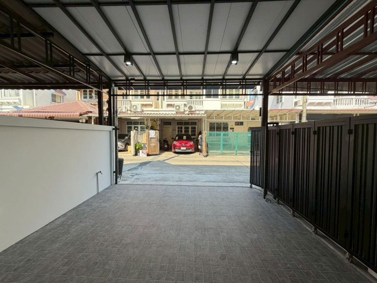 รูป ขายทาวน์โฮม 3 ชั้น ซอยนาคนิวาส 37 แยก 1-8 ขนาดพื้นที่ 22 ตารางวา 4 ห้องนอน 5 ห้องน้ำ ตกแต่งใหม่พร้อมอยู่ - รูปที่ 17/22