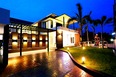 เช่าบ้านเดี่ยว พรอมเมนาดา เชียงใหม่ : Pool villa 2 ชั้น    4   ห้องนอน  4  ห้องนำ้   1 ห้องครัว  1 ห้องรับแขก 