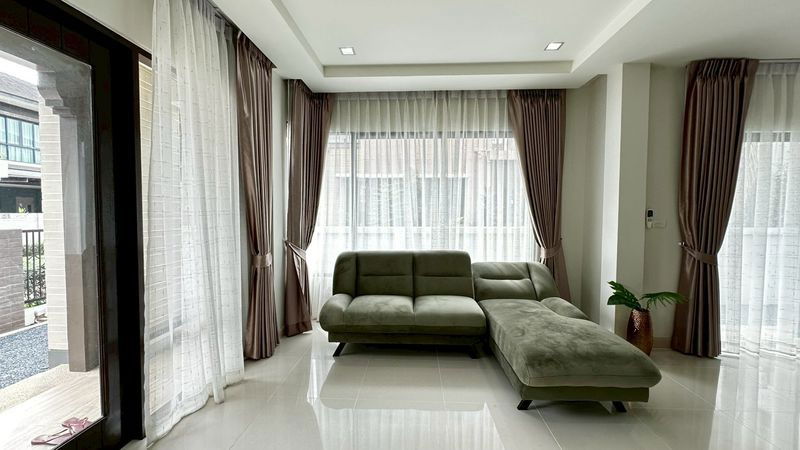 รูป 💙💛❤️ขายด่วน! บ้านเดี่ยว “เศรษฐสิริ วัชรพล” โดยแสนสิริ ✨ รีโนเวทใหม่ทั้งหลัง พร้อมเข้าอยู่ทันที ไม่ต้องแต่งเพิ่ม! - รูปที่ 3/22