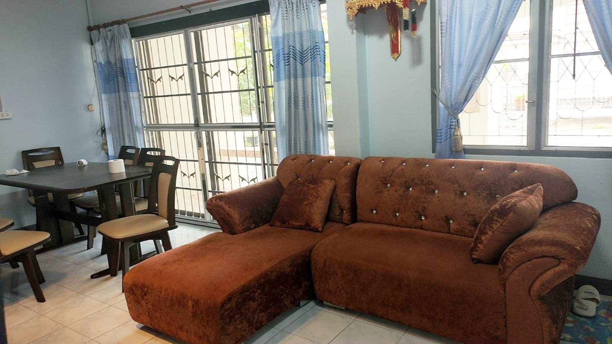 picture A detached house for rent with 3 bedrooms and 2 bathrooms - 3/16