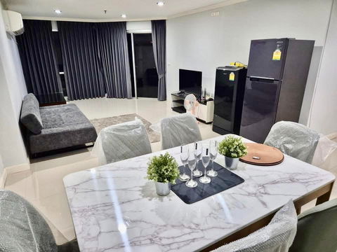 code : E178 ให้เช่าคอนโด สุขุมวิท สวีท (Sukhumvit Suite) | ห้องใหญ่ 70 ตร.ม. ชั้น 28 ระเบียงกว้าง เฟอร์นิเจอร์ใหม่ทั้งห้อง ใกล้ BTS นานา 5 นาที