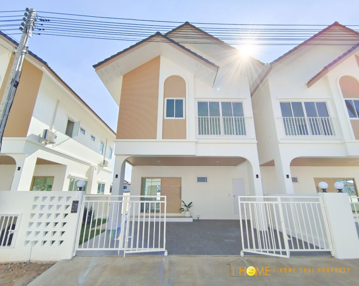 รูป ขายบ้านแฝดสองชั้น 3 ห้องนอน 3 ห้องน้ำ 1 ห้องครัว 2 ที่จอดรถ - รูปที่ 1/33