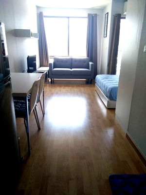 Condos for rent Din Daeng Road : Condo for rent, cheap price 10,000 baht, Casa Asoke-Din Daeng, near MRT, near BTS Victory Monument, with furniture and washing machine.