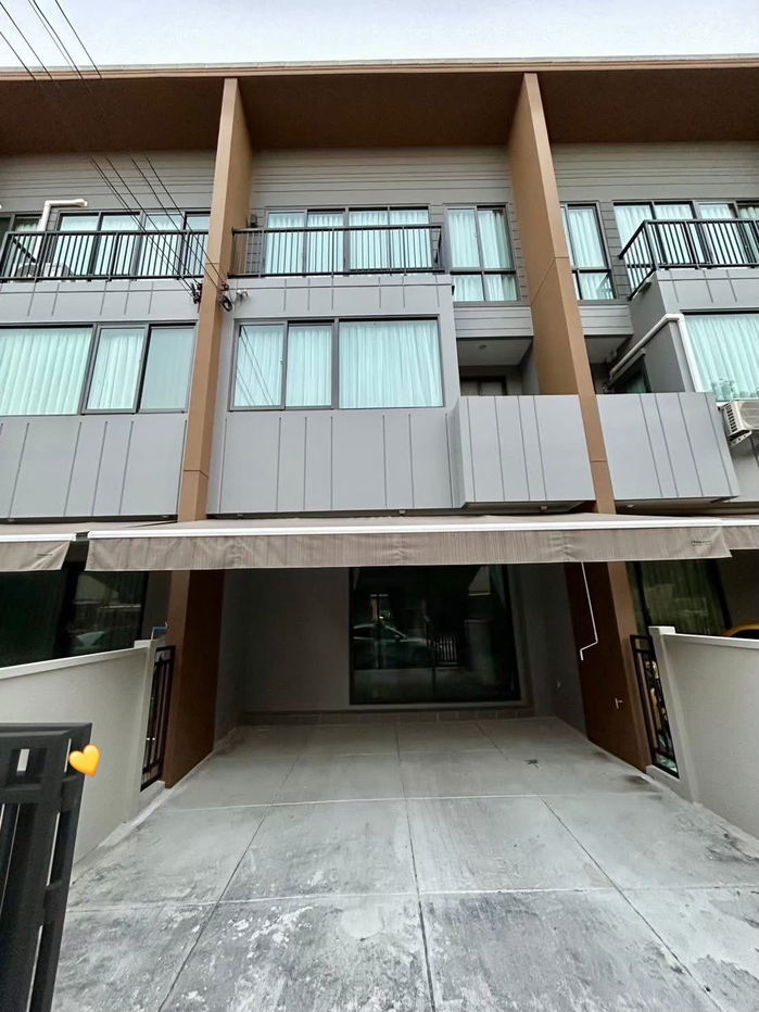 picture Townhome for Rent – Baan Klang Muang Phahol–Ramintra 3-storey townhome, available from 12 December 2025 Near Don Mueang Airport Fully furnished  - 1/20