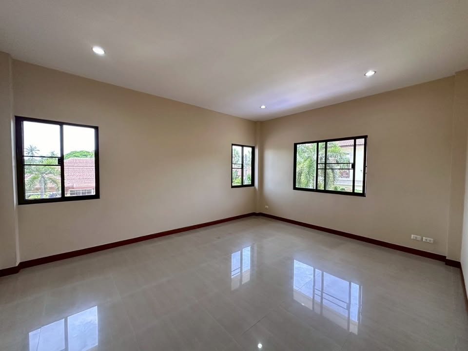 picture Pool Villa for Sale 5 Bedrooms at Mabprachan - 9/14