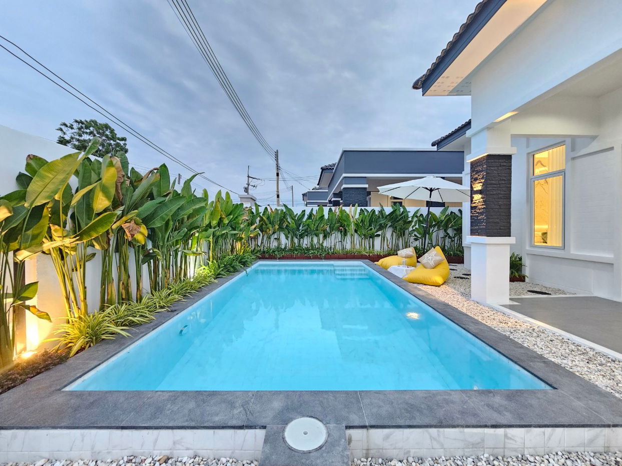 รูป Pool Villa in East Pattaya 3 Bedrooms for Sale - รูปที่ 4/18