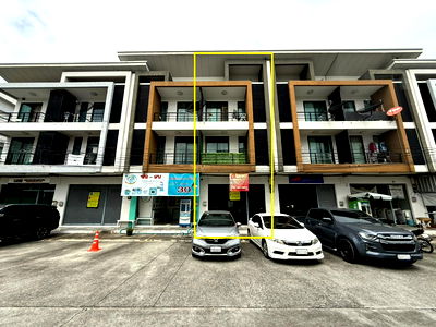 โฮมออฟฟิศ ชลบุรี : ขายอาคารพาณิชย์ (พร้อมผู้เช่า) ในโครงการดีคอมเพล็กซ์ ศรีราชา-นิคมปิ่นทอง1 อาคารสูง 3 ชั้น ต.หนองขาม อ.ศรีราชา