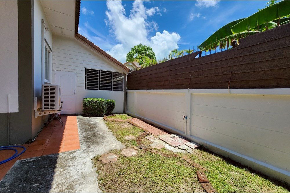 รูป [920611001-399] "บ้านเดี่ยวสัตหีบ ติดถนนสุขุมวิท พร้อมสระว่ายน้ำ" - รูปที่ 34/43