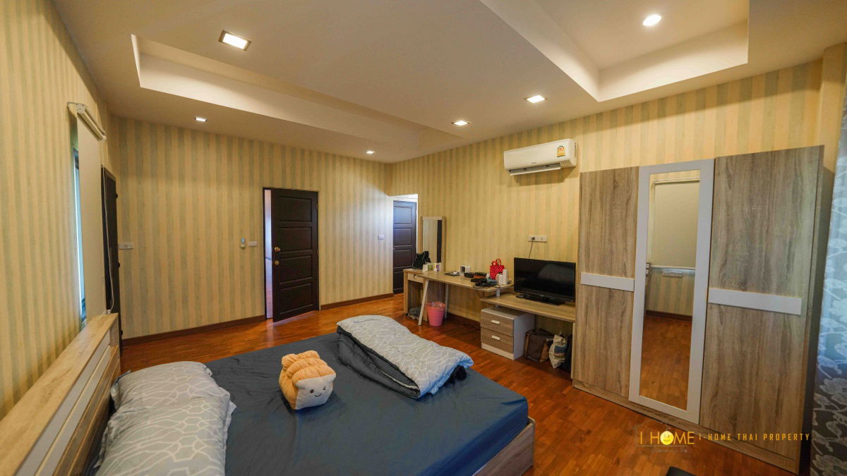 picture A two storey house for rent with 3 bedrooms,3 toilets and 1 kitchen. - 18/30