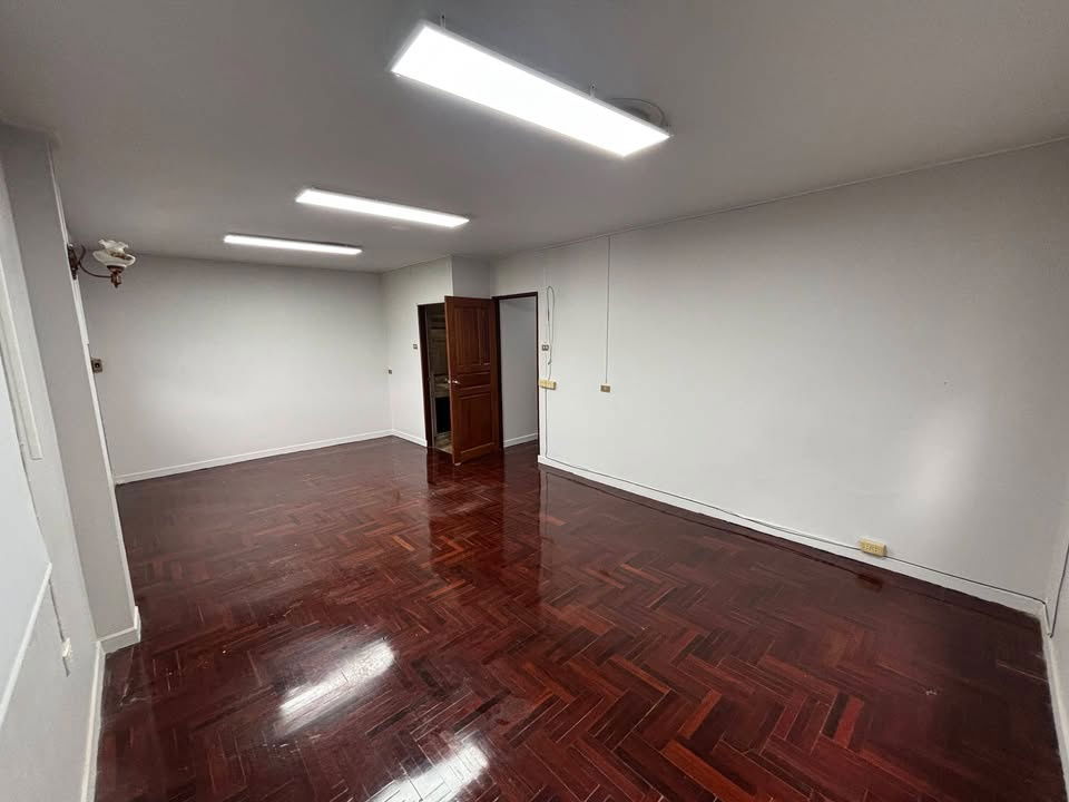 รูป  ให้เช่าบ้านทาวน์โฮม 3 ชั้น 5นอน 5น้ำ ปรับปรุงใหม่ พื้นที่ในบ้านเยอะ เดินไปสถานีรถไฟฟ้ากลันตัน10นาที  - รูปที่ 14/20