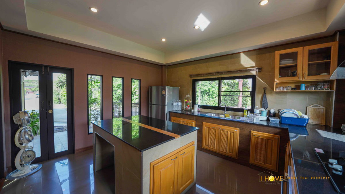 picture A two storey house for rent with 3 bedrooms,3 toilets and 1 kitchen. - 12/30