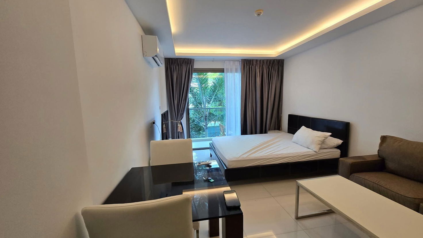 picture Studio Condo for Rent – Club Royal Condominium, Naklua - 1/5