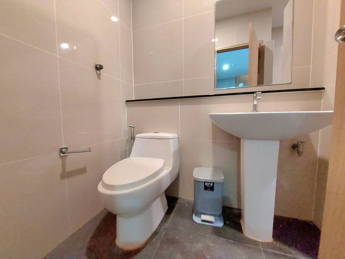 รูป ขายเดอะซัน คอนโด 2 ห้องนอน 50.59 ตรม. กลางเมืองศรีราชา ราคาต่ำกว่าประเมิน หลังอัสสัมชัญศรีราชา - รูปที่ 19/27