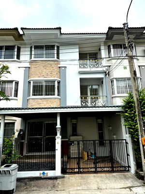 เช่าทาวน์โฮม ถนนประดิษฐ์มนูธรรม : ให้เช่าทาวน์โฮม 3 ชั้นเพิ่งรีโนเวท นวลจันทร์64 เลียบด่วนรามอินทรา