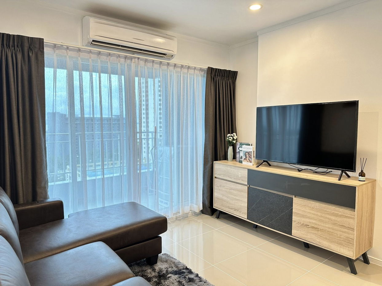 รูป Lumpini Park Beach Jomtien 1-Bedroom with Sea View for Sale - รูปที่ 2/10
