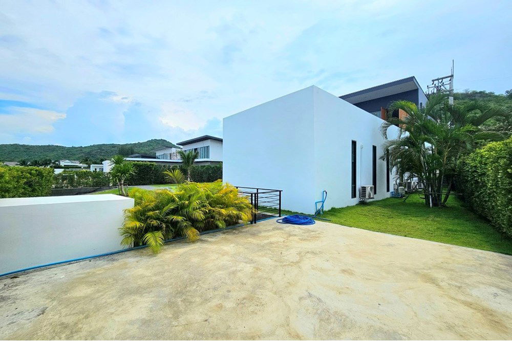 รูป [920601001-538] Brand New Modern Luxury Villa in Hua Hin 126 For Sale - รูปที่ 72/79
