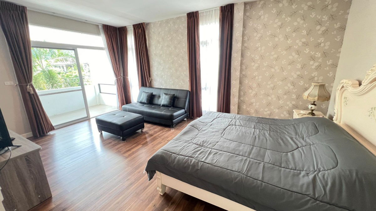 picture House for rent with 4 bedrooms and 4 toilets. - 4/6