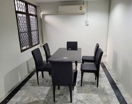 รูป ให้เช่าบ้านเดี่ยว 2 ชั้น ซอยประชาราษฎร์บำเพ็ญ 26 แอร์ 6 เครื่อง จอดรถ 3 คัน อยู่อาศัย หรือ Home Office - รูปที่ 9/13