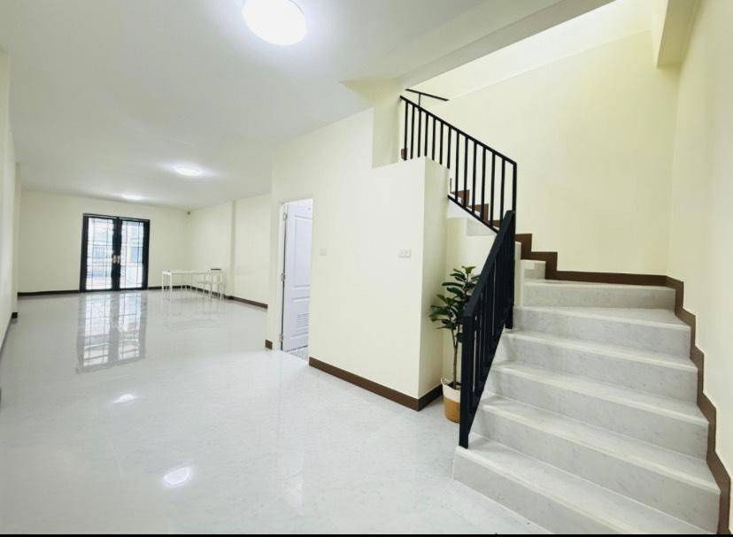 รูป T 1471 ให้เช่า ทาวน์เฮ้าส์ 2 ชั้นสร้างใหม่! ใกล้ BTS เพชรเกษม 48 ทำเลดี เดินทางสะดวก ราคา 15,000 บาท - รูปที่ 4/9