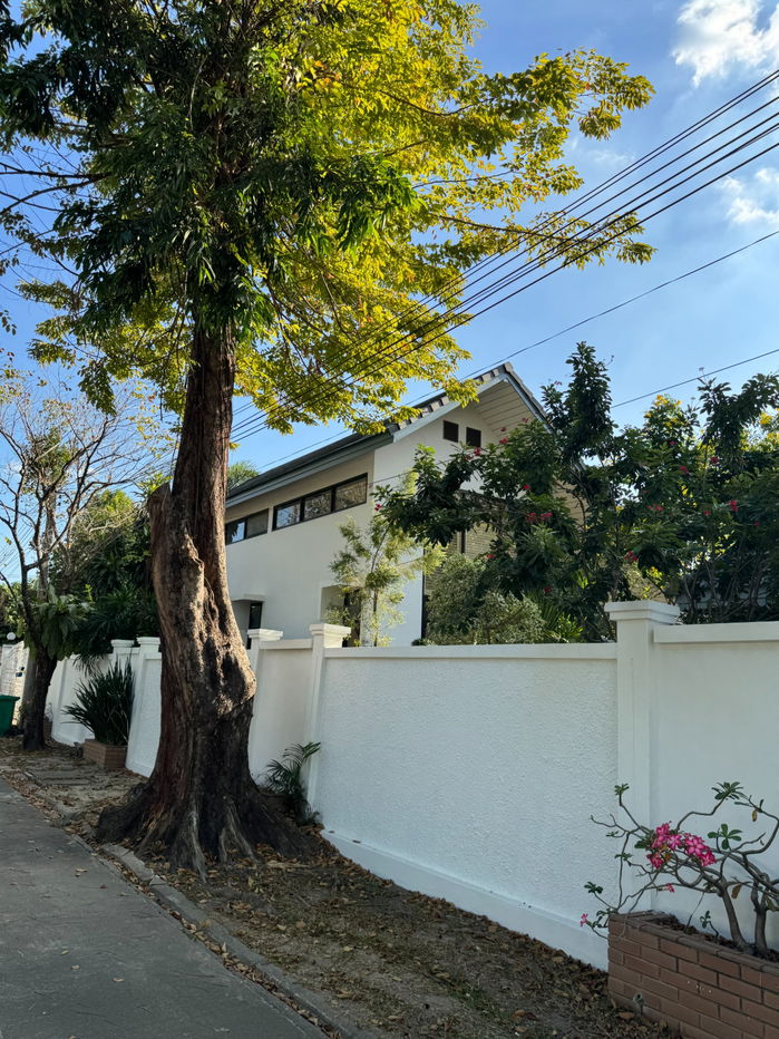 รูป ว่างพร้อมอยู่! เอื้อสุขแมนชั้นพาร์ค 3นอน 3น้ำ 200ตรว. จอดรถ4คัน Line id: @pfagent - รูปที่ 12/12