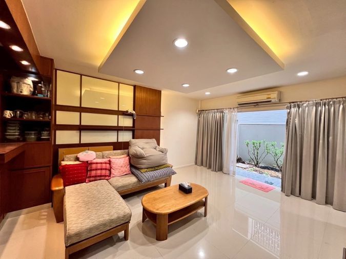 3-bed townhouse for rent, 200 sqm, 22 sq wah, NOBLE CUBE PATTANAKARN