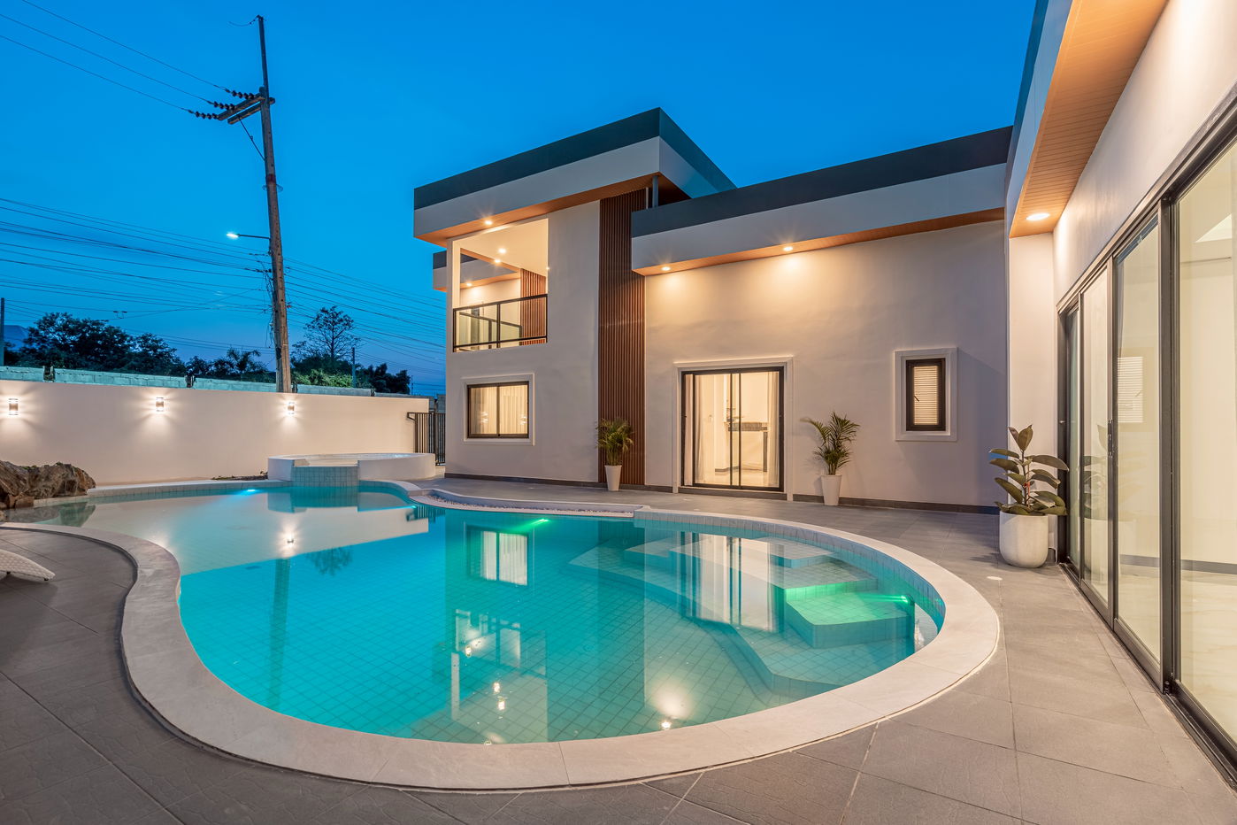 รูป ขายบ้านเดี่ยว 5 ห้องนอน พูลวิลล่า อีสต์ปัตตา - รูปที่ 1/28