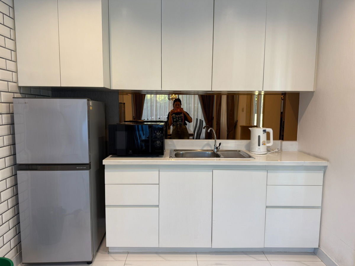 รูป ให้เช่าทาวน์โฮม 3 ชั้น 4 ห้องนอน ห้องน้ำในตัวทุกห้อง ตกแต่งหรู บรรยากาศหมู่บ้านเงียบสงบ - รูปที่ 21/27