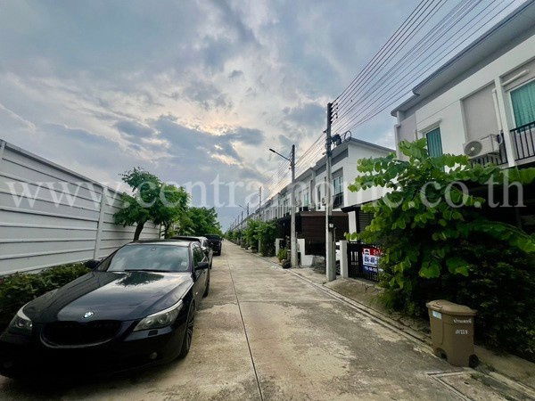 รูป ทาวน์โฮม ฟอร์เร่ ลำลูกกา คลอง 5 หลังมุม หน้าบ้านไม่ชนกับหลังอื่น - รูปที่ 16/16