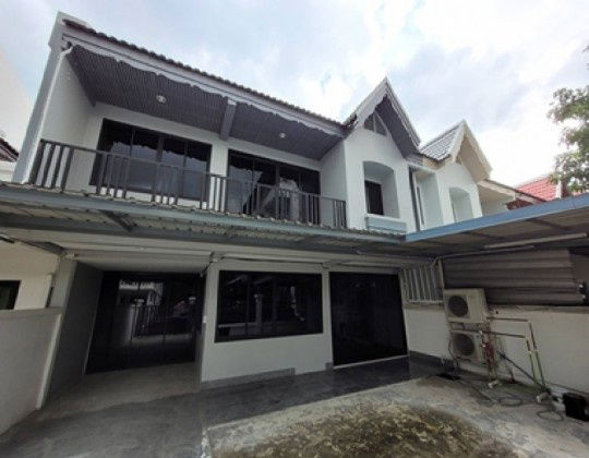 รูป ให้เช่าบ้านเดี่ยว 2 ชั้น ซอยประชาราษฎร์บำเพ็ญ 26 แอร์ 6 เครื่อง จอดรถ 3 คัน อยู่อาศัย หรือ Home Office - รูปที่ 2/13