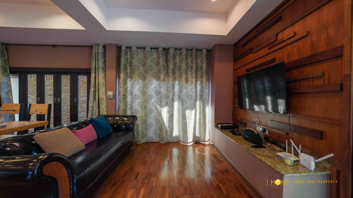 picture A two storey house for rent with 3 bedrooms,3 toilets and 1 kitchen. - 9/30